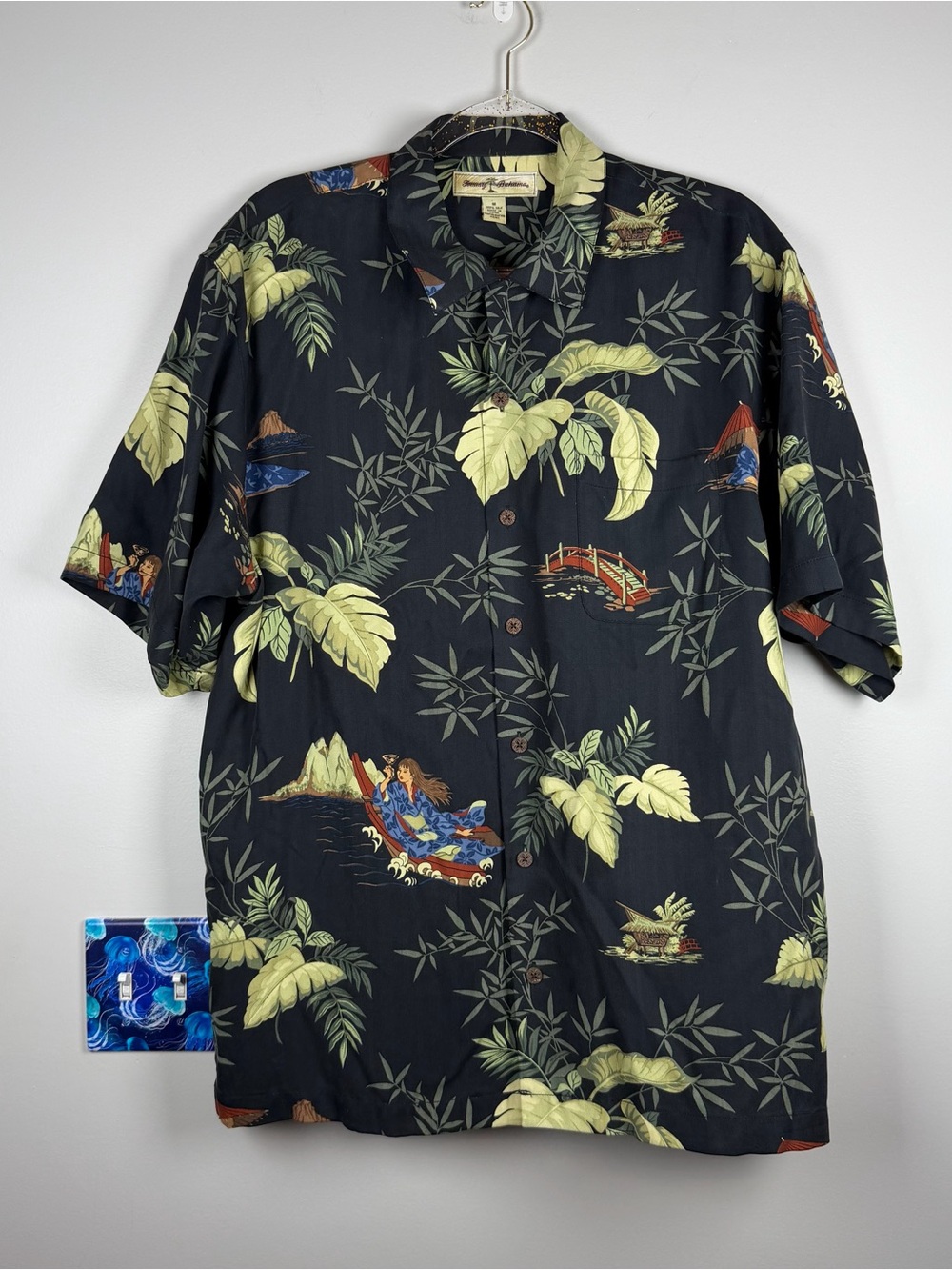 Tommy Bahama Silk Hawaiian Camp Shirt South Pacific Asian Tropical Retro Medium